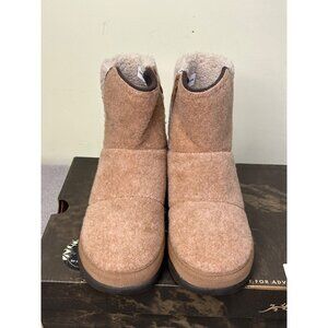 Chaco Women's Revel Tall Felt Booties Size 6 NIB